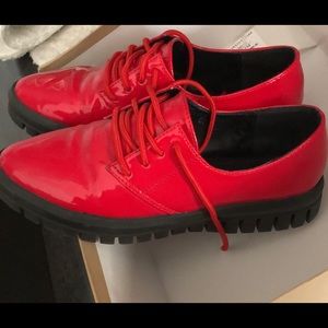 Oxfords. Red and fashionable!